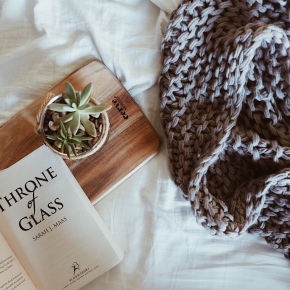 20 thoughts I had while re-reading Throne of Glass